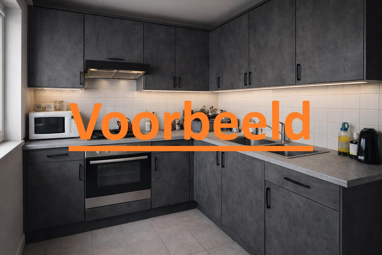 Keuken na wrappen - mat zwart